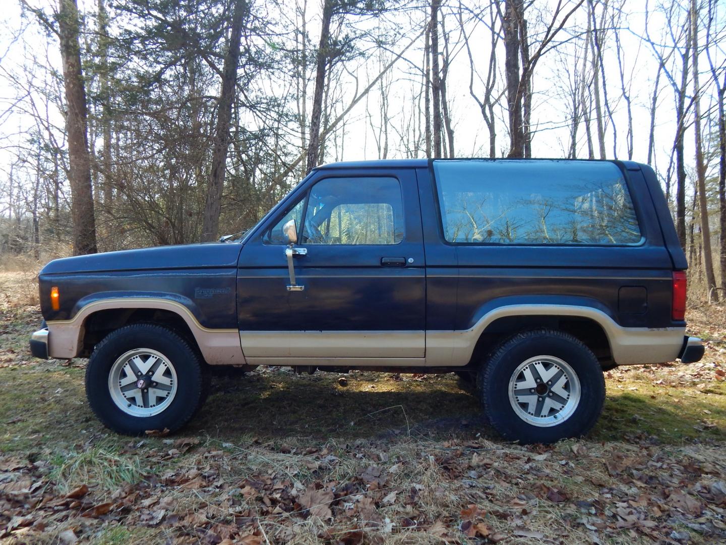 1988 Blue /Tan Ford Bronco II 4WD (1FMCU14T6JU) with an 2.9L V6 OHV 12V engine, 4-Speed Automatic Overdrive transmission, located at 6528 Lower York Road, New Hope, PA, 18938, (215) 862-9555, 40.358707, -74.977882 - Here we have a 1988 Ford Bronco 2 with a 2.9L V6 putting power to a 4x4 automatic transmission. Options include: tan cloth interior, heat/AC, XD Vision radio, power windows, cruise control, tilt steering wheel, front/rear defrost windows, spare tire cover, 15 inch alloy wheels with 4 Solarus AP tire - Photo#1